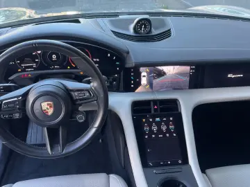 PORSCHE Taycan Sport Turismo Matrix Pano HeadUP 360Grad