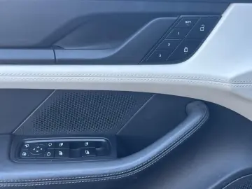 PORSCHE Taycan Sport Turismo Matrix Pano HeadUP 360Grad