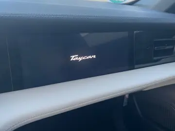 PORSCHE Taycan Sport Turismo Matrix Pano HeadUP 360Grad