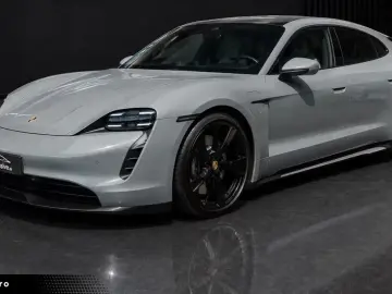 PORSCHE Taycan Sport Turismo Matrix Pano HeadUP 360Grad