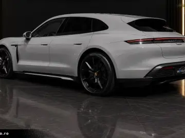 PORSCHE Taycan Sport Turismo Matrix Pano HeadUP 360Grad