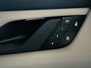 PORSCHE Taycan Sport Turismo InnoDrive Head-Up 1. Hand