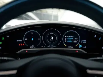 PORSCHE Taycan Sport Turismo InnoDrive Head-Up 1. Hand