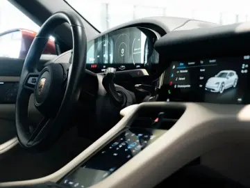 PORSCHE Taycan Sport Turismo InnoDrive Head-Up 1. Hand