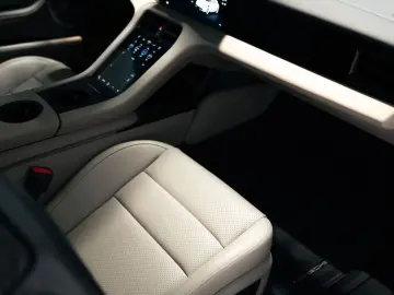 PORSCHE Taycan Sport Turismo InnoDrive Head-Up 1. Hand