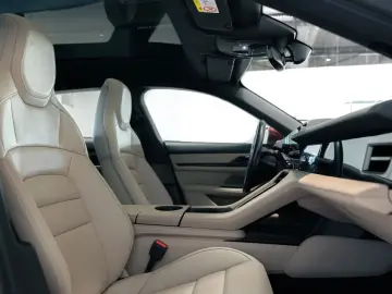 PORSCHE Taycan Sport Turismo InnoDrive Head-Up 1. Hand
