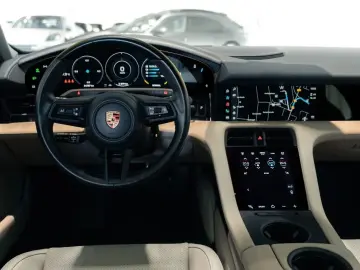 PORSCHE Taycan Sport Turismo InnoDrive Head-Up 1. Hand