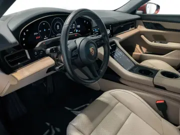 PORSCHE Taycan Sport Turismo InnoDrive Head-Up 1. Hand