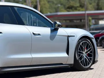 PORSCHE Taycan Sport Turismo 4 S Performancebatterie Plu