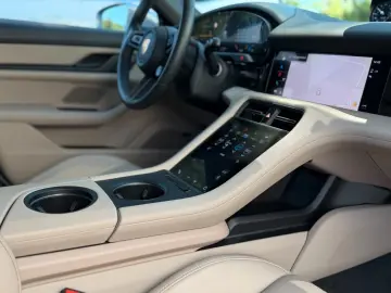PORSCHE Taycan Sport Turismo 4 S Performancebatterie Plu