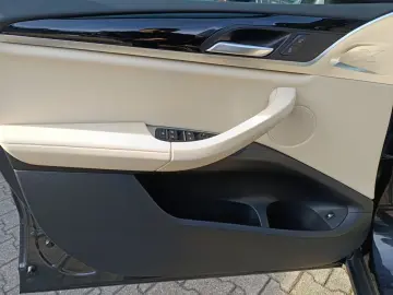 BMW X3 xDrive30e LIVE COCKPIT PLUS HEAD UP LASERLICH