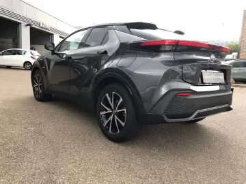 TOYOTA C-HR 2 0L Hybrid 4X2 Teamplayer Gepflegt