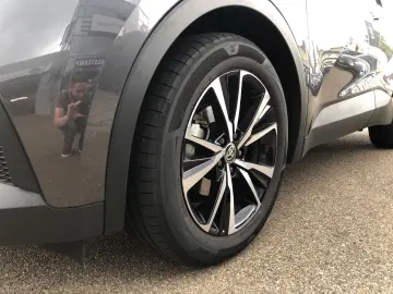 TOYOTA C-HR 2 0L Hybrid 4X2 Teamplayer Gepflegt