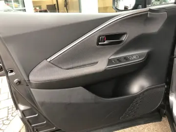 TOYOTA C-HR 2 0L Hybrid 4X2 Teamplayer Gepflegt