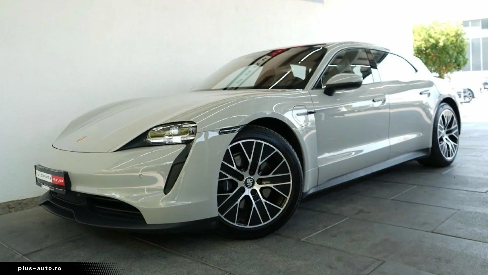 Porsche Taycan Sport Turismo Chalk Pano InnoDrive Cam