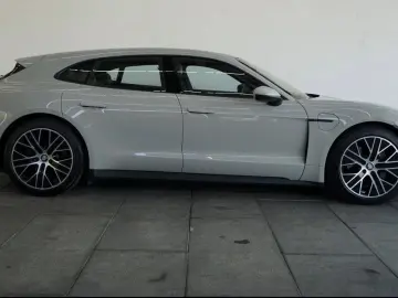 Porsche Taycan Sport Turismo Chalk Pano InnoDrive Cam