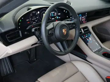Porsche Taycan Sport Turismo Chalk Pano InnoDrive Cam