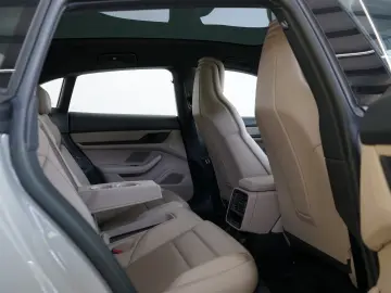 Porsche Taycan Sport Turismo Chalk Pano InnoDrive Cam