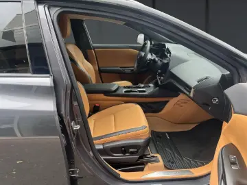 LEXUS RZ 450 e DIRECT4
