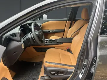 LEXUS RZ 450 e DIRECT4