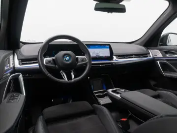 BMW iX1 xDrive30 M Sport Camere 360  HUD H&K Panorama