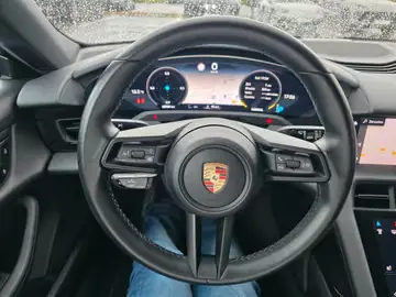 Porsche Taycan Bose HuD PASM PSCB