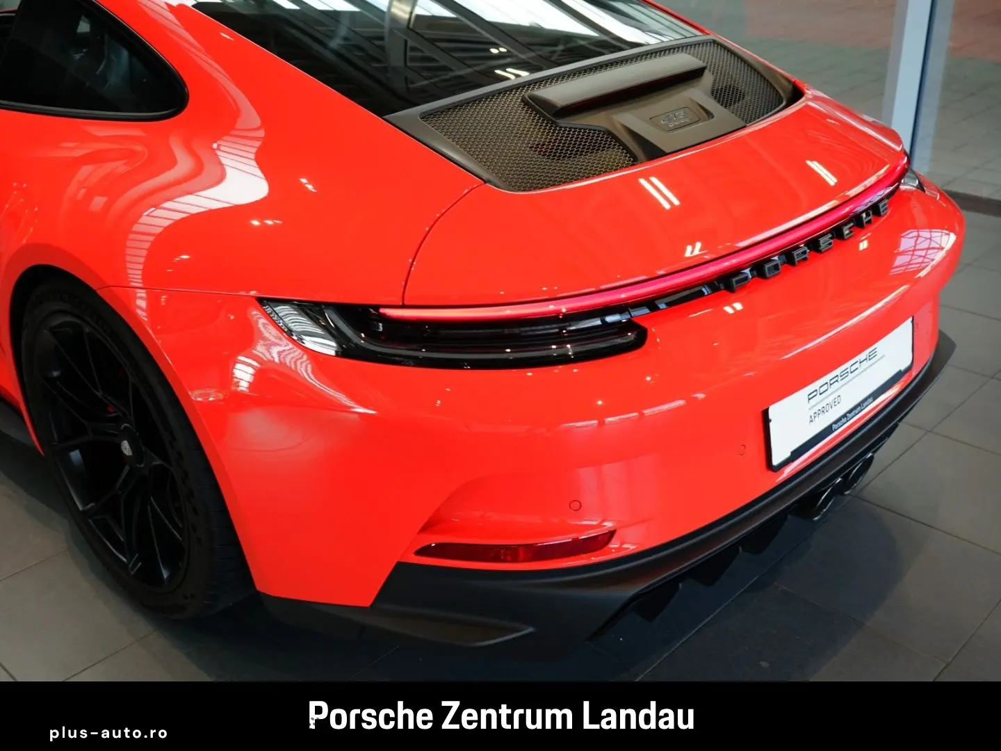 PORSCHE 992 911 GT3 mit Touring-Paket Rückfahrkamera