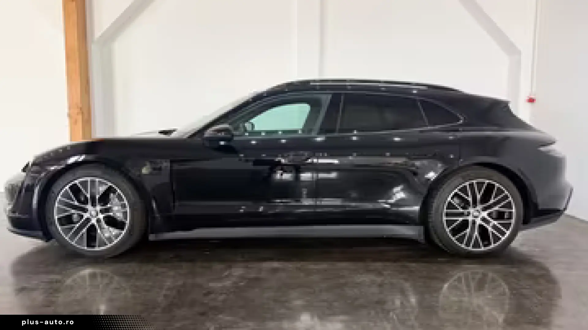 Porsche Taycan Sport Turismo Sport Chrono passenger Disp