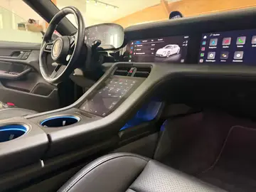 Porsche Taycan Sport Turismo Sport Chrono passenger Disp