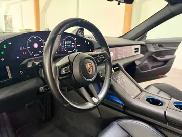 Porsche Taycan Sport Turismo Sport Chrono passenger Disp