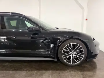 Porsche Taycan Sport Turismo Sport Chrono passenger Disp