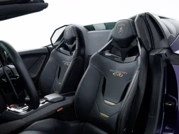 LAMBORGHINI Huracán Evo Spyder Violet Carbon Lift