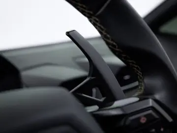 LAMBORGHINI Huracán Evo Spyder Violet Carbon Lift