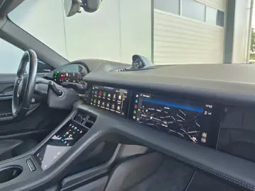 Porsche Taycan Sport Turismo 21Zoll 2xDisplay HUD Matrix