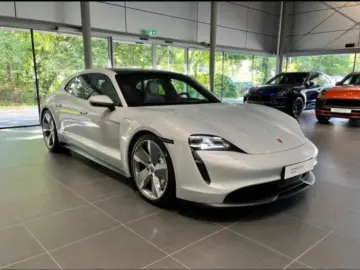 Porsche Taycan ST  Chrono Bose Inno SH v h Luft Pano