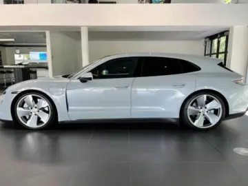 Porsche Taycan ST  Chrono Bose Inno SH v h Luft Pano