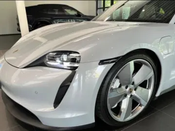 Porsche Taycan ST  Chrono Bose Inno SH v h Luft Pano