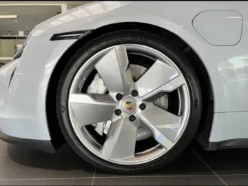 Porsche Taycan ST  Chrono Bose Inno SH v h Luft Pano