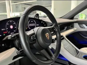 Porsche Taycan ST  Chrono Bose Inno SH v h Luft Pano