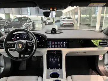 Porsche Taycan ST  Chrono Bose Inno SH v h Luft Pano