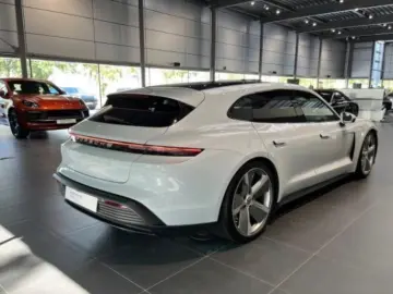 Porsche Taycan ST  Chrono Bose Inno SH v h Luft Pano