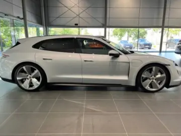 Porsche Taycan ST  Chrono Bose Inno SH v h Luft Pano