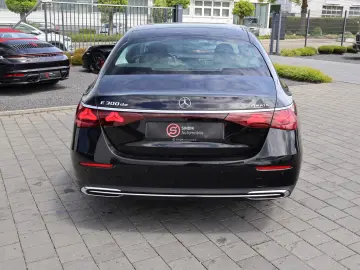 Mercedes-Benz E 300 de 4MATIC Avantgarde Advanced