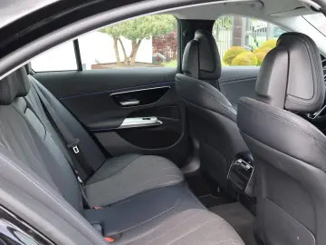 Mercedes-Benz E 300 de 4MATIC Avantgarde Advanced