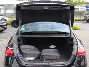 Mercedes-Benz E 300 de 4MATIC Avantgarde Advanced