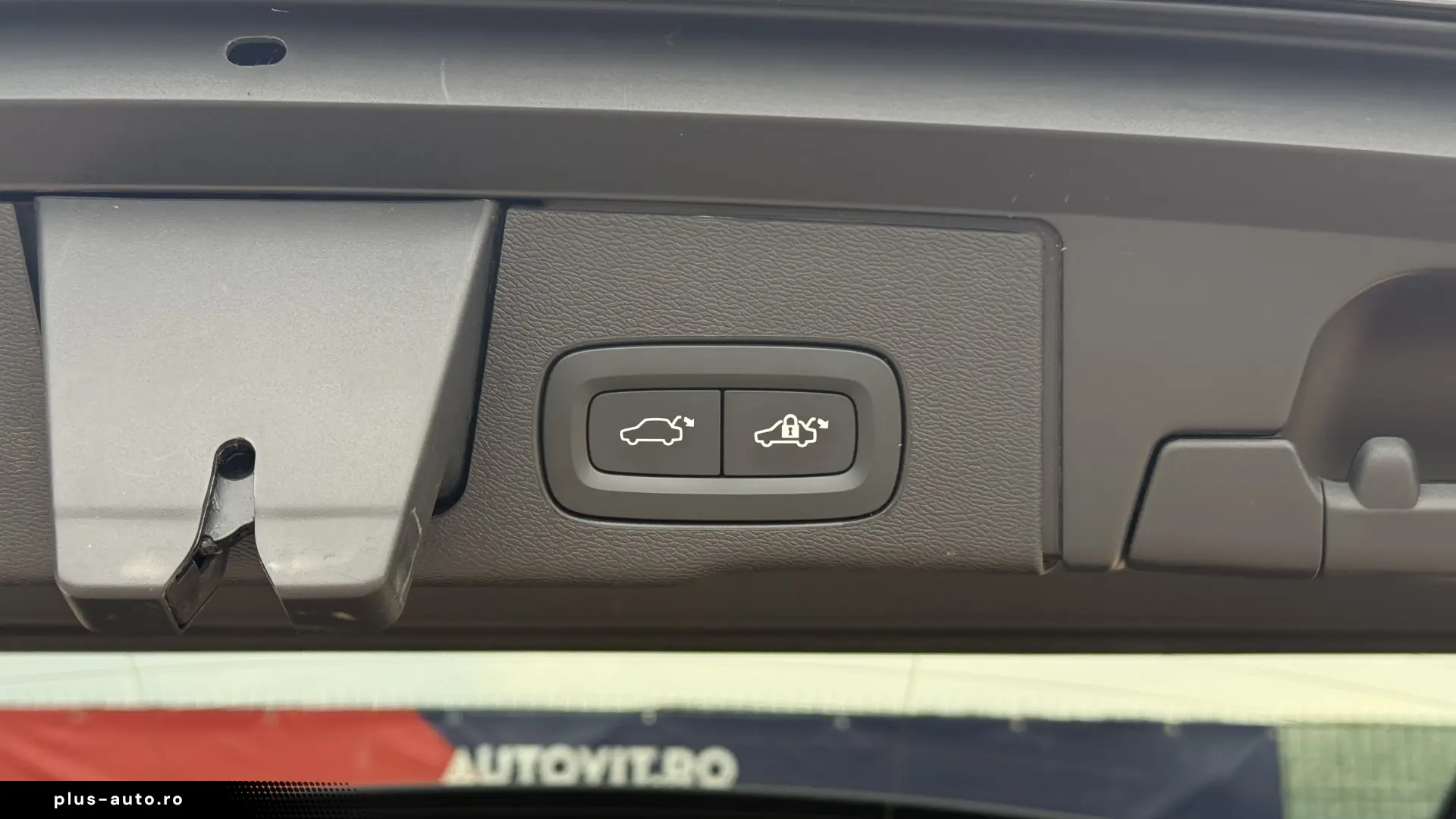2.0 T8 PHEV PLUS DARK AUTO 4WD   2024   TVA deduc.  Leasing