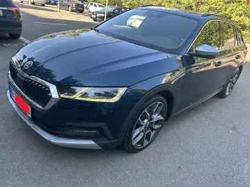 Skoda Octavia  2.0 .200 C p . D S G 4 X 4 .Scout   2021