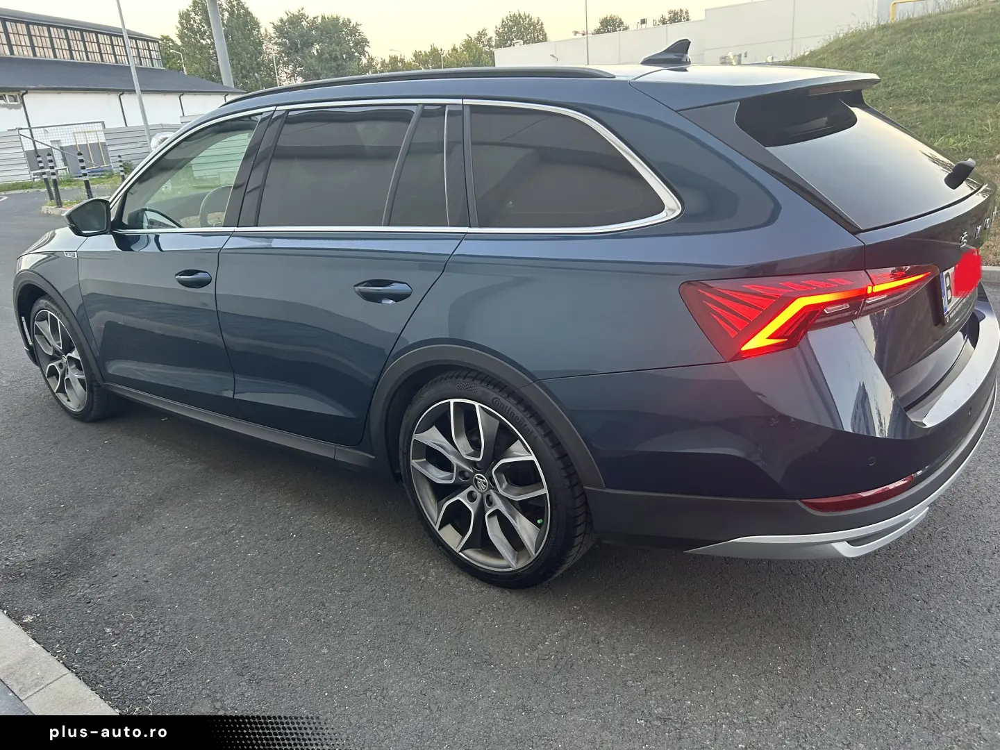 Skoda Octavia  2.0 .200 C p . D S G 4 X 4 .Scout   2021