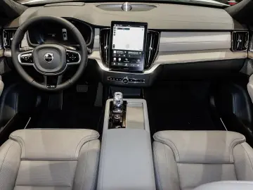 VOLVO XC90 Ultra Bright Recharge Plug-In Hybrid AWD T8