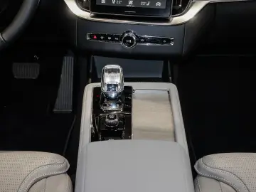 VOLVO XC90 Ultra Bright Recharge Plug-In Hybrid AWD T8